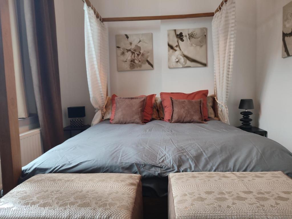a bedroom with a bed with two pillows on it at The Manhattan Luxury suite in Jumet