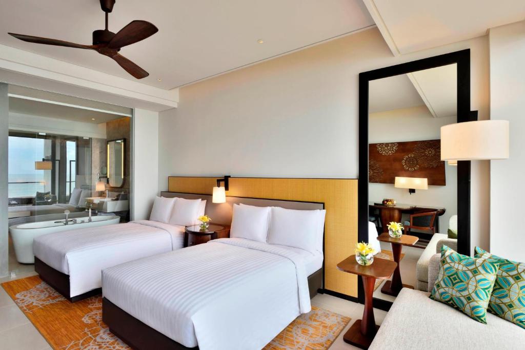 Postel nebo postele na pokoji v ubytování Weligama Bay Marriott Resort & Spa