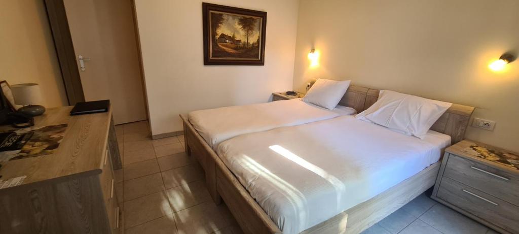 Postel nebo postele na pokoji v ubytování Alliance Hotel Ieper Centrum