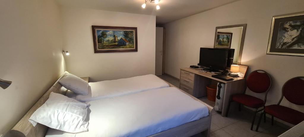 Postel nebo postele na pokoji v ubytování Alliance Hotel Ieper Centrum