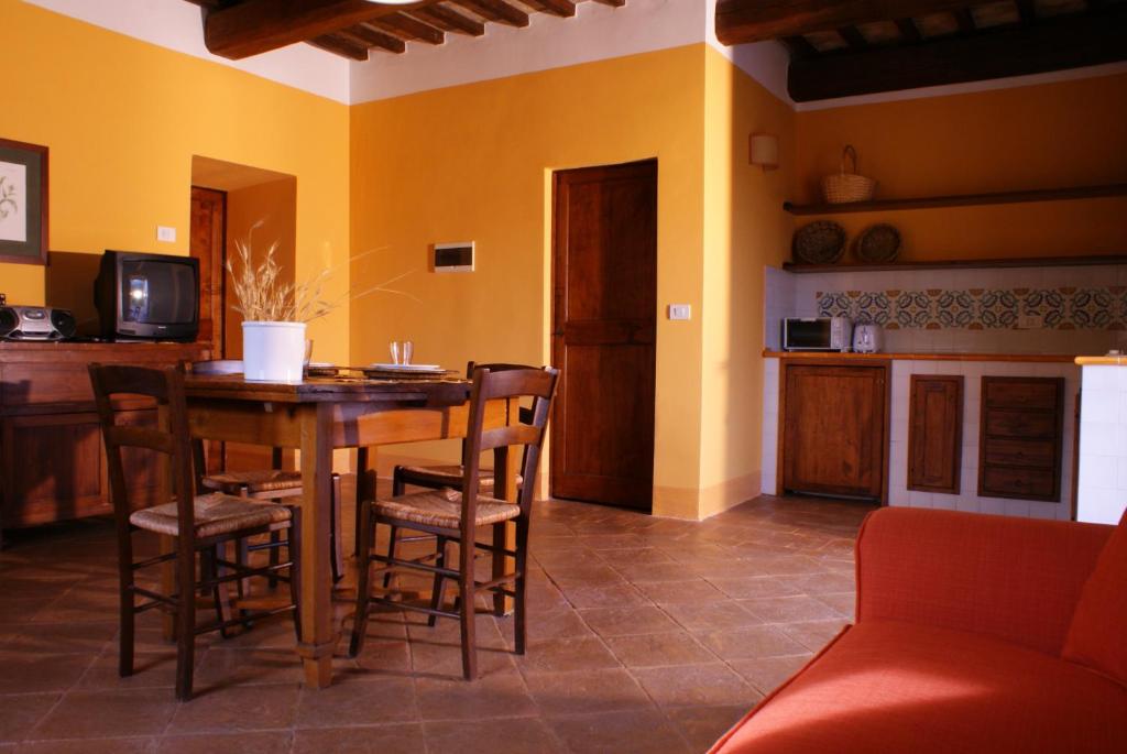 A cozinha ou cozinha compacta de Re Artù Assisi Country Lifestyle