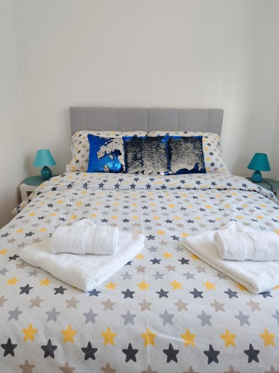 Postel nebo postele na pokoji v ubytování SAMI APARTMAN