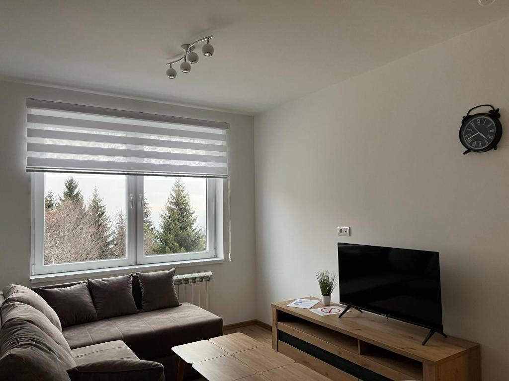 Μια τηλεόραση ή/και κέντρο ψυχαγωγίας στο Iznad oblaka 2 Apartman 2