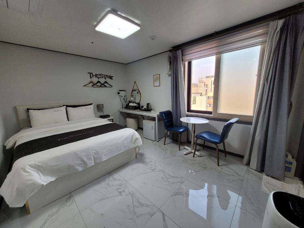 Postel nebo postele na pokoji v ubytování Yeosu Thestay Hostel