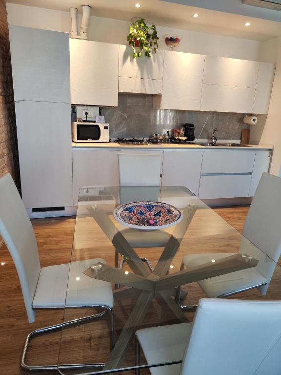 Kuchyň nebo kuchyňský kout v ubytování Ca' Monica Apartment