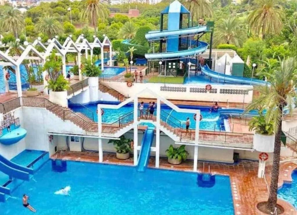 Bazén v ubytovaní Benalbeach, estudio en primera línea de playa alebo v jeho blízkosti