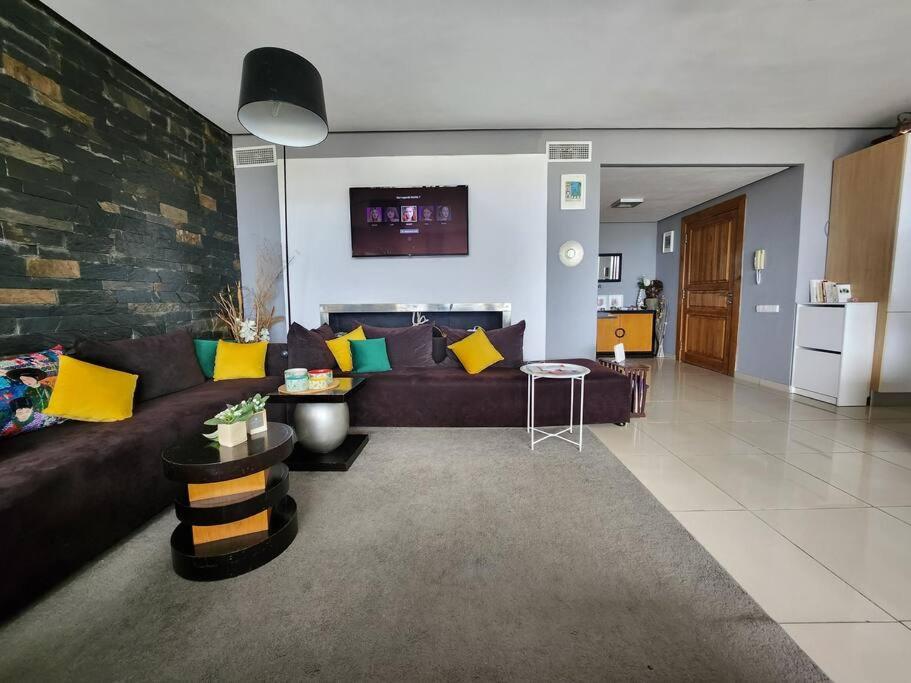 Coin salon dans l'établissement Melrose Beach - Apartment with a beach view