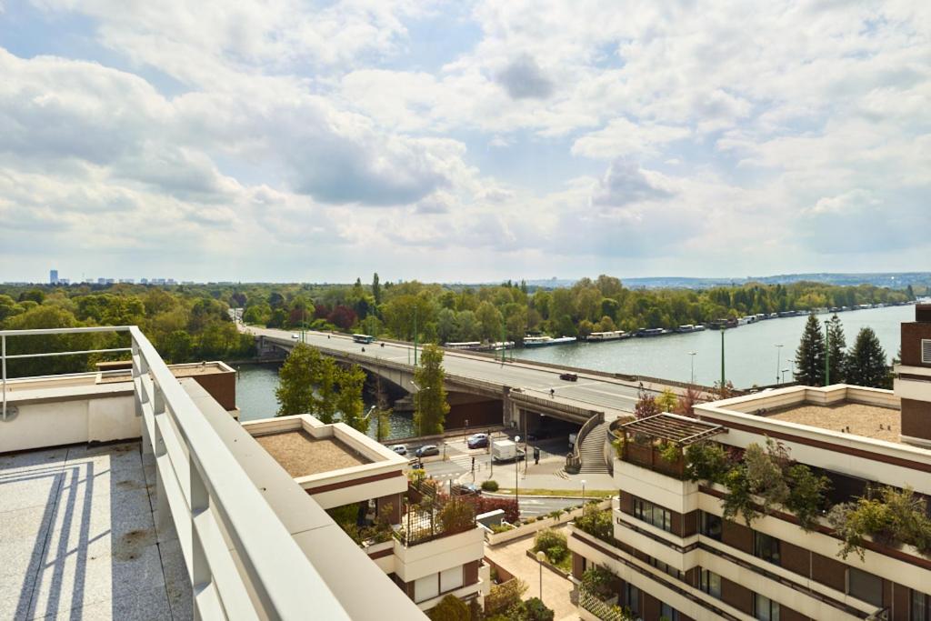 Výhľad na rieku v blízkosti apartmánového hotela