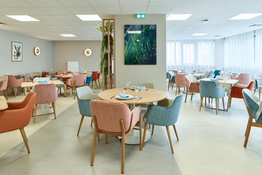 Posedenie v ubytovaní Zenao Appart'hôtels Suresnes