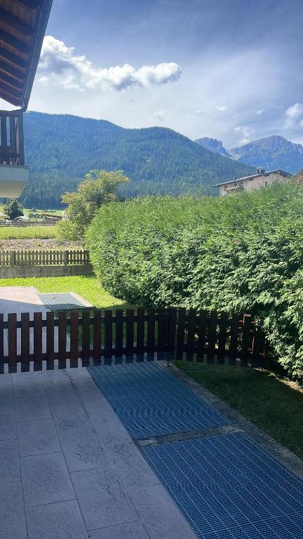 a wooden fence with a view of a mountain at Casa dei sogni in Valdaora