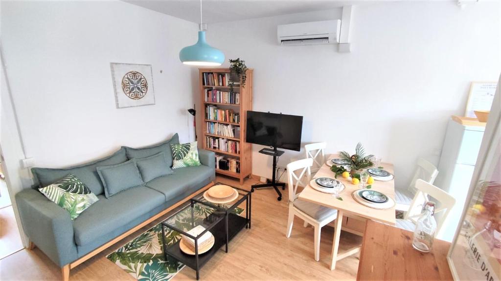 a living room with a couch and a table at EMILY BEACH-CITY Apartment in Montgat