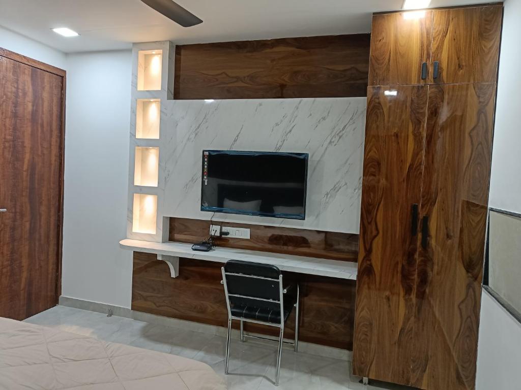 TV a/nebo společenská místnost v ubytování Hotel Imperial Crown