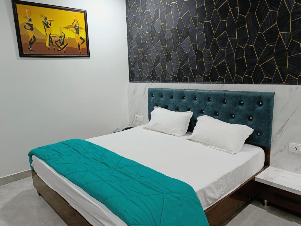 Postel nebo postele na pokoji v ubytování Hotel Imperial Crown