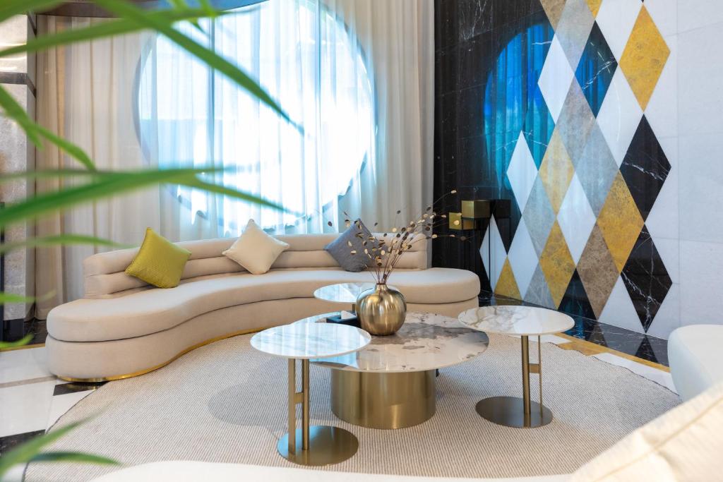 Posezení v ubytování Le Reve Hotel إحدى فنادق مجموعة لوريف