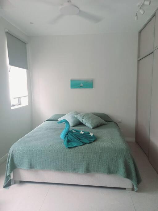 Postel nebo postele na pokoji v ubytování Beachfront Apartment