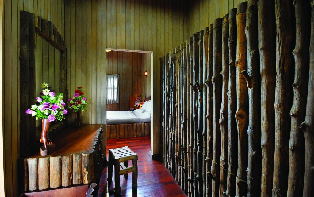 Postel nebo postele na pokoji v ubytování KMA SHWE PYI BAGO Resort