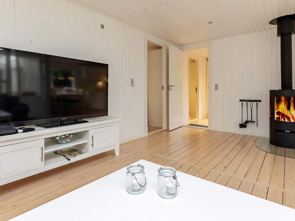TV a/nebo společenská místnost v ubytování Holiday home Hals CXXIX