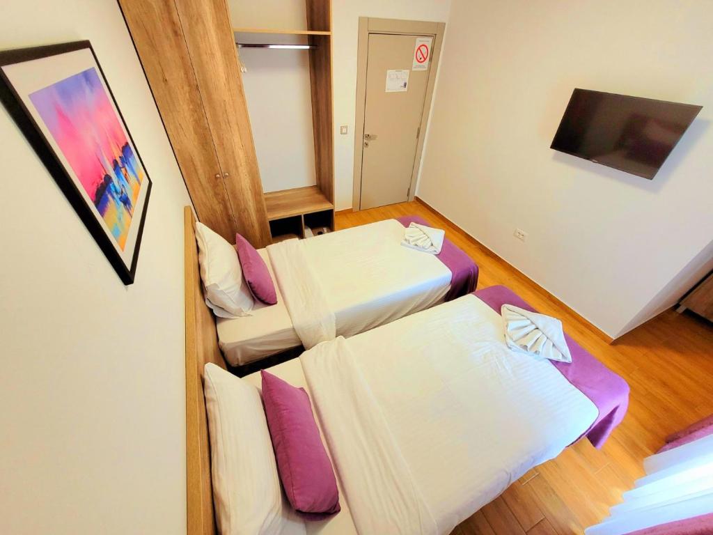 Dona, Altina - Resim 5