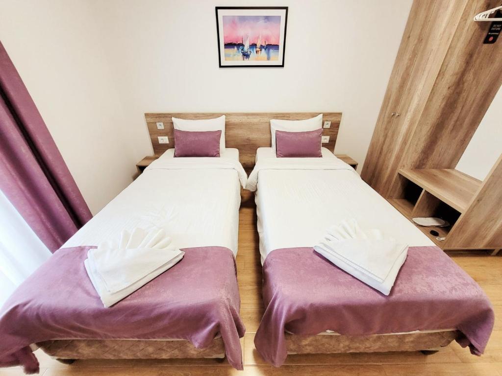 Dona, Altina - Resim 3