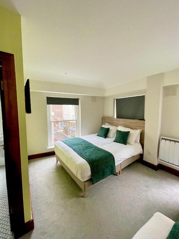 Cama ou camas em um quarto em The Norseman Temple Bar