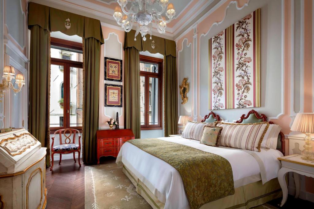 Voodi või voodid majutusasutuse The Gritti Palace, a Luxury Collection Hotel, Venice toas