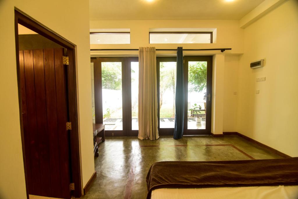 Postel nebo postele na pokoji v ubytování Hiru Lagoon Negombo