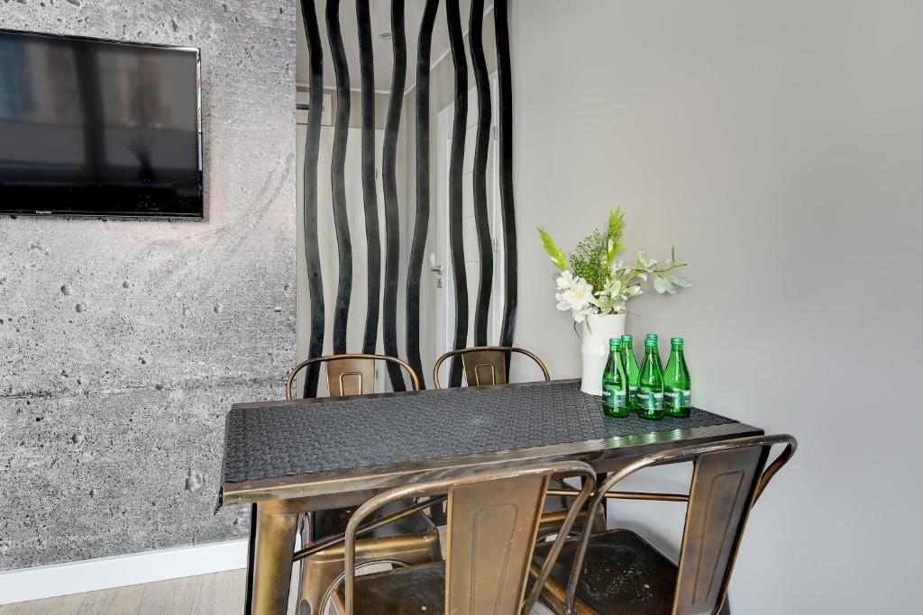 TV a/nebo společenská místnost v ubytování Grand Apartments - Apartamenty Haffnera w samym sercu Sopotu