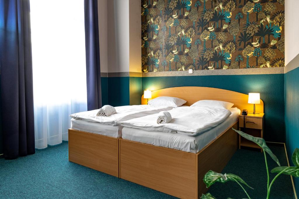 Posteľ alebo postele v izbe v ubytovaní Gartner Hotel