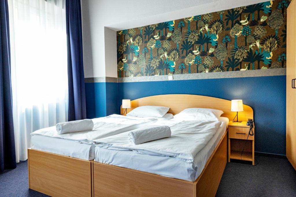 Posteľ alebo postele v izbe v ubytovaní Gartner Hotel