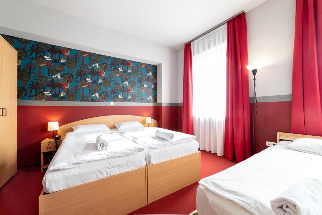 Posteľ alebo postele v izbe v ubytovaní Gartner Hotel