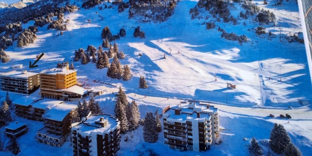 a model of a ski resort in the snow at Appartement d&#39;une chambre avec vue sur la ville balcon et wifi a Chamrousse in Chamrousse