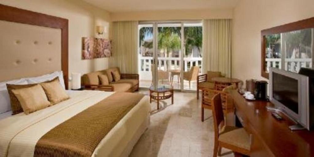 Una cama o camas en una habitación de Grand Riviera Princess - All Inclusive