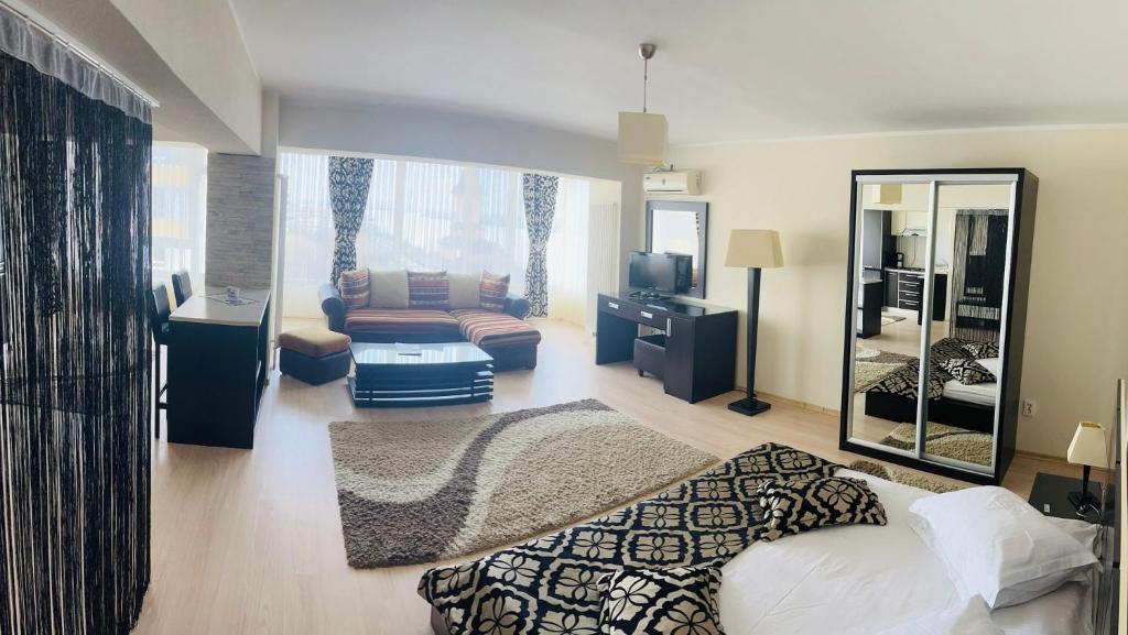 Postel nebo postele na pokoji v ubytování Hotel Royale