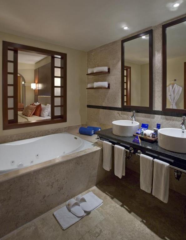 Un baño de Grand Riviera Princess - All Inclusive