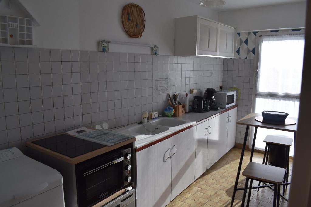 Kuchyňa alebo kuchynka v ubytovaní Côte et Vie - appartement et garage