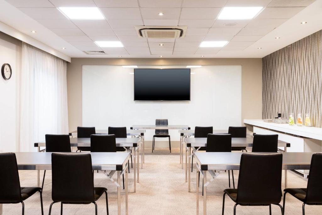 AC Hotel by Marriott Manchester Salford Quays - Resim 35