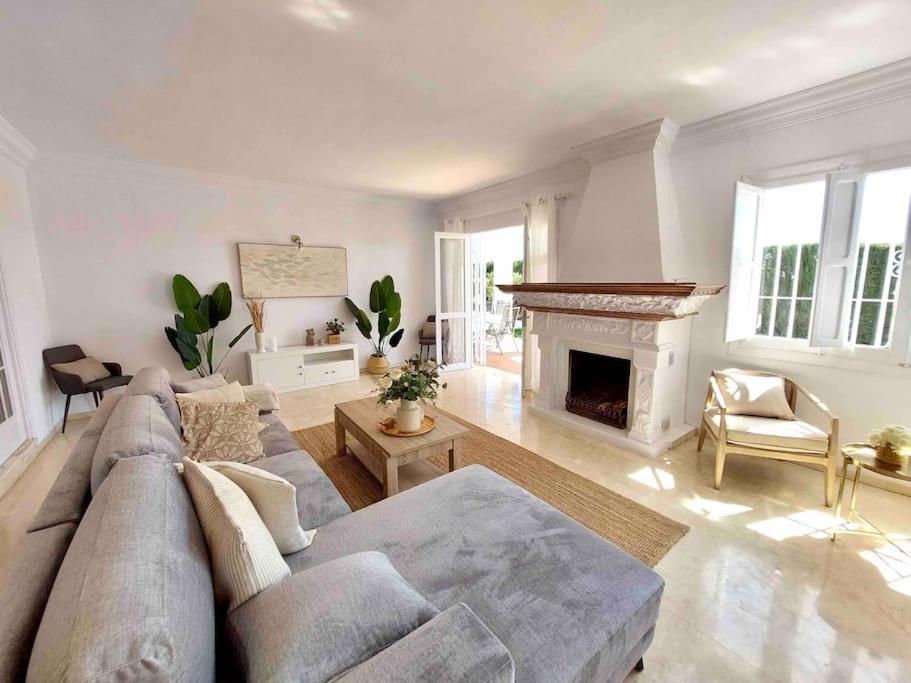 Zdjęcie z galerii obiektu Caleta Beach House Villa Beatriz Sinese Design w mieście Torre del Mar