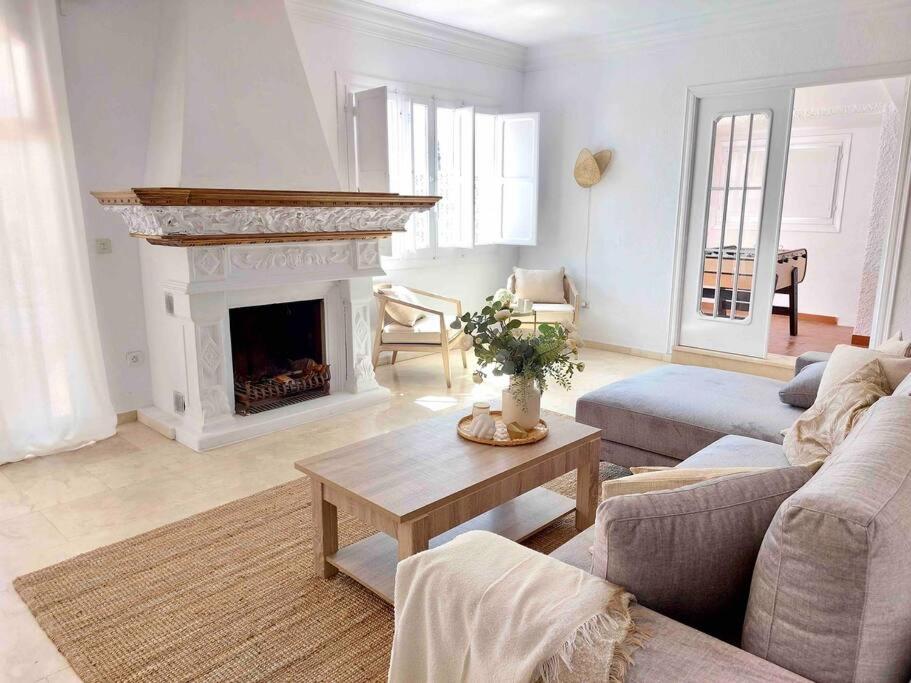 Zdjęcie z galerii obiektu Caleta Beach House Villa Beatriz Sinese Design w mieście Torre del Mar