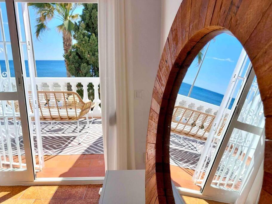 Zdjęcie z galerii obiektu Caleta Beach House Villa Beatriz Sinese Design w mieście Torre del Mar