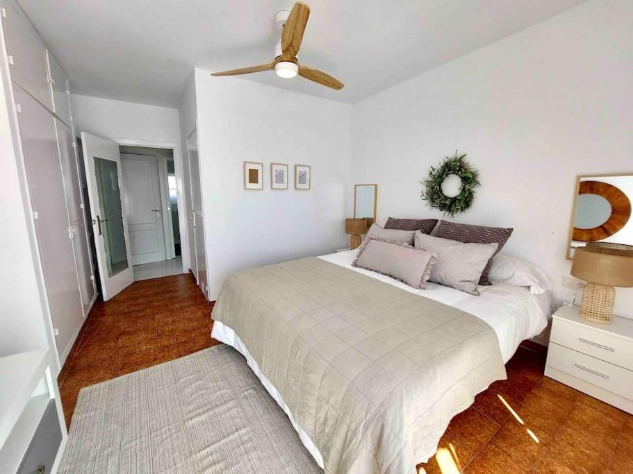 Zdjęcie z galerii obiektu Caleta Beach House Villa Beatriz Sinese Design w mieście Torre del Mar