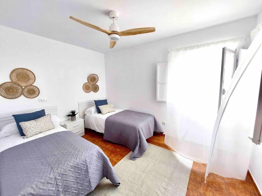 Zdjęcie z galerii obiektu Caleta Beach House Villa Beatriz Sinese Design w mieście Torre del Mar