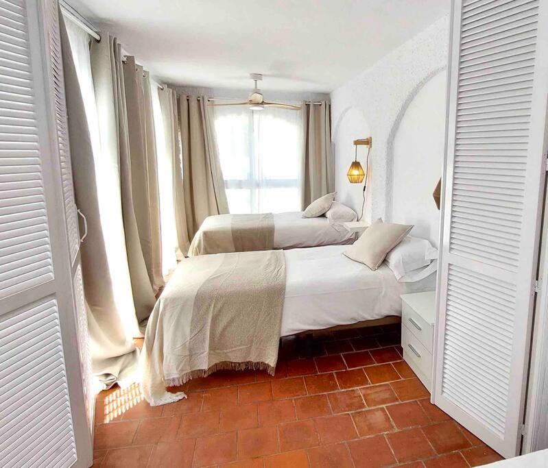 Zdjęcie z galerii obiektu Caleta Beach House Villa Beatriz Sinese Design w mieście Torre del Mar