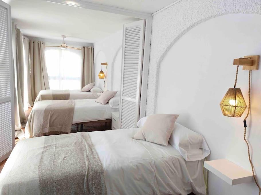 Zdjęcie z galerii obiektu Caleta Beach House Villa Beatriz Sinese Design w mieście Torre del Mar