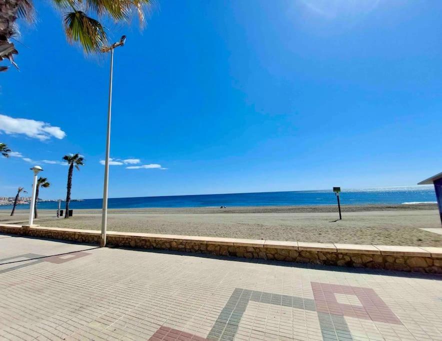 Zdjęcie z galerii obiektu Caleta Beach House Villa Beatriz Sinese Design w mieście Torre del Mar