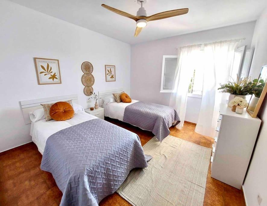 Zdjęcie z galerii obiektu Caleta Beach House Villa Beatriz Sinese Design w mieście Torre del Mar