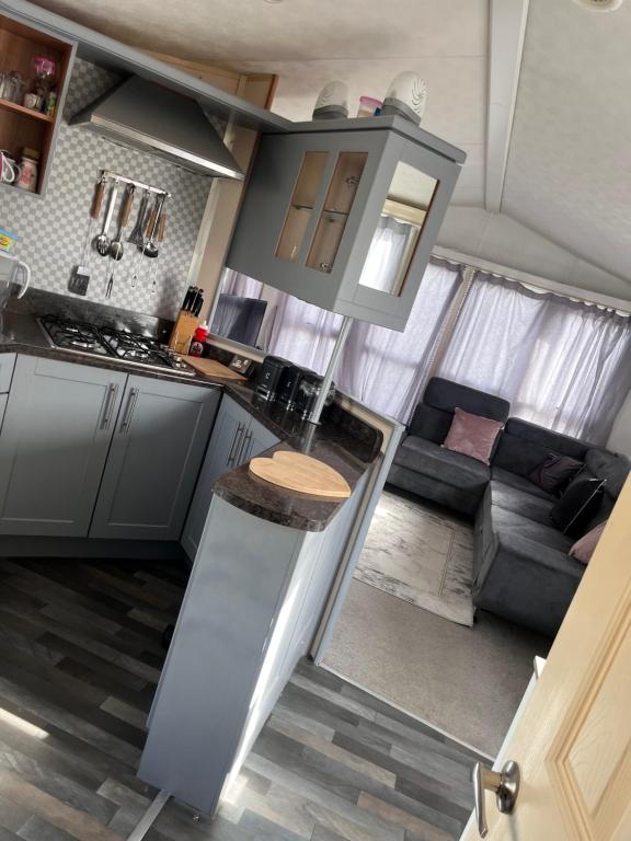 The meadows golden palm, Chapel Saint Leonards (updated prices 2024)