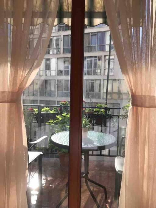 Mimosa’s apartment with lovely balcony - Image 9