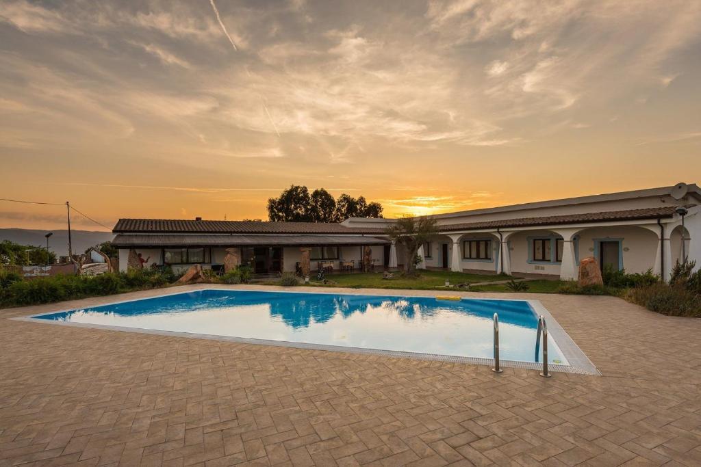 The swimming pool at or close to Agriturismo Irghitula