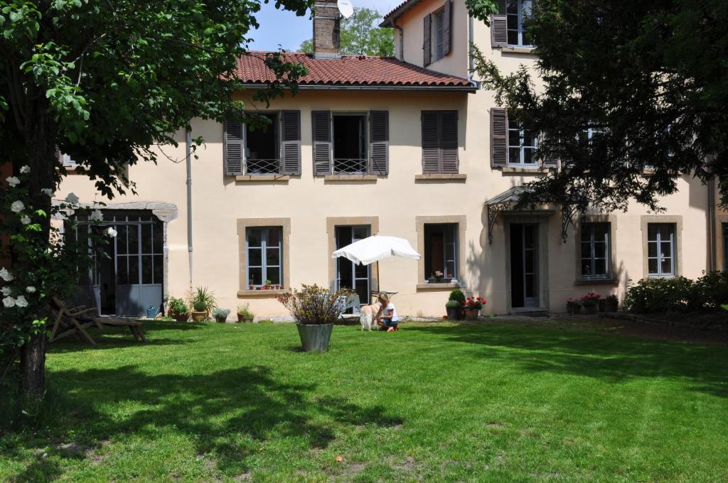
a white umbrella sitting in front of a house at Le Jardin de Beauvoir in Lyon
