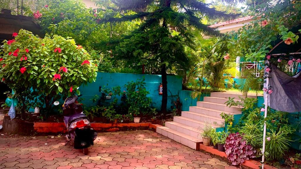 Zahrada ubytování Stan-Inn, North Goa, Vagator, with strong WIFI,free private parking & kitchen, Can Cook where you stay